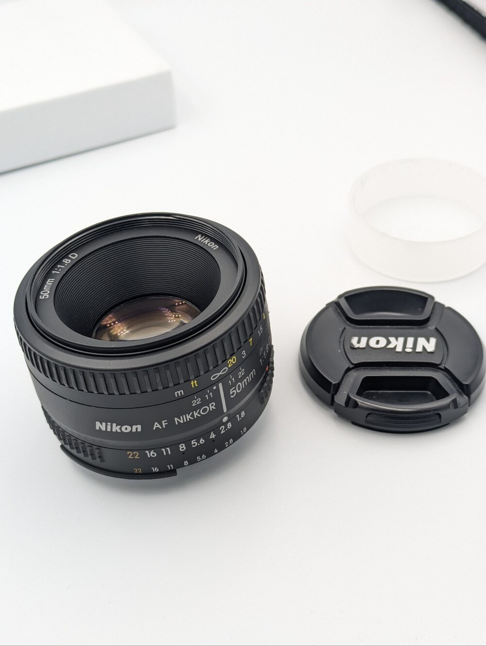 Nikon 50mm 1.8 D AF Nikkor prime camera lens